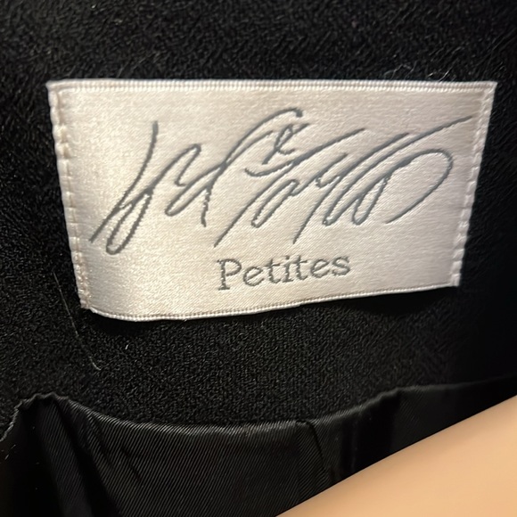 Lord and Taylor Vintage Military Style Women’s Jacket, 100% Wool - Picture 6 of 8